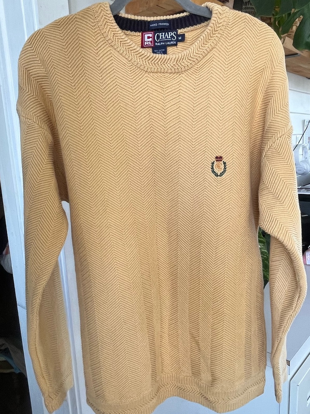 Vtg Ralph Lauren chaps hand framed cotton knitted sweater with crest patch